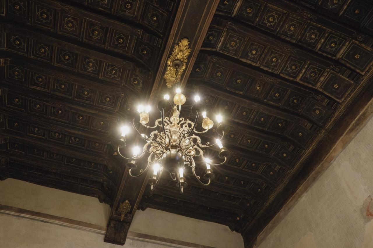 Foresteria Palazzo Guazzoni Zaccaria Cremona Exteriör bild